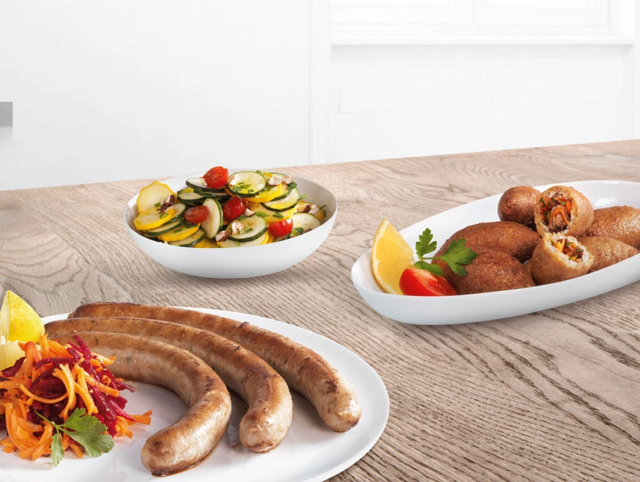 Приготовление мясного фарша, шинковка овощей и измельчение сыра